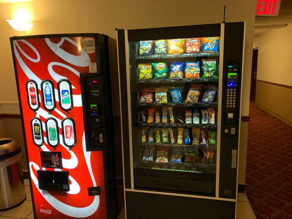 亚特兰大机场西-东角温德姆戴斯酒店 大学公园 外观 照片